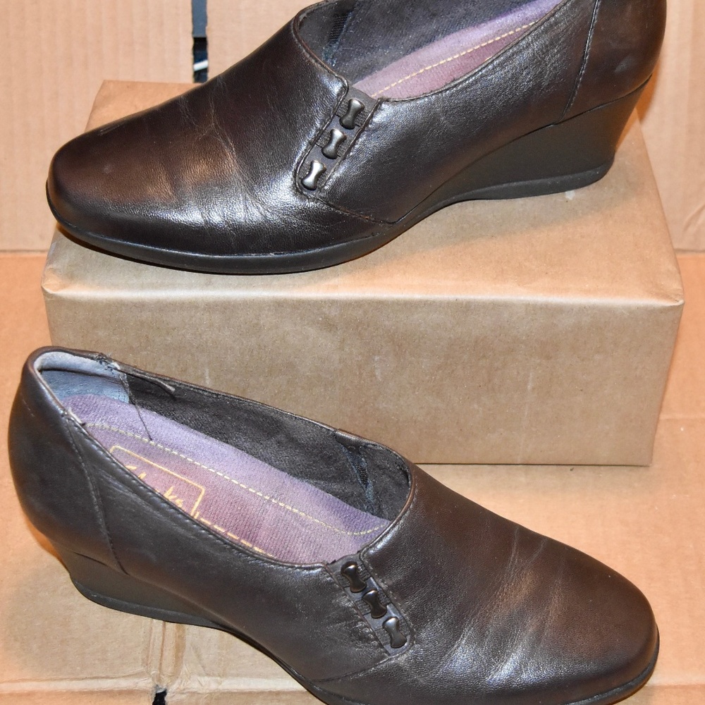 CLARKS EVERYDAY SLIP-ON LOAFER